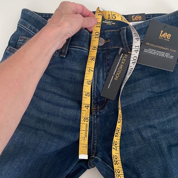 Lee Womens Regular Fit Straight Leg -Flex Motion- Mid Rise- Dark Wash Jeans- 10M - Picture 8 of 14